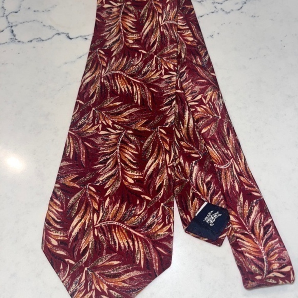 Burberrys of London • 100% Pure Silk • Men’s Designer Neck Tie